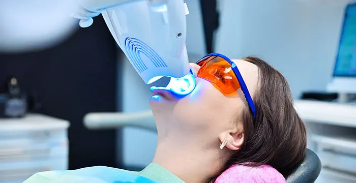 LEDライトを照射